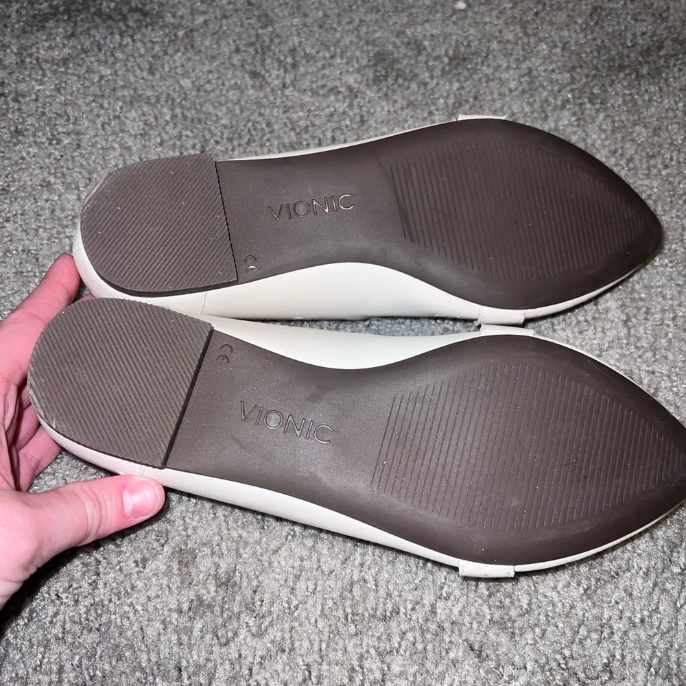 VIONIC Flats - Picture 5 of 7